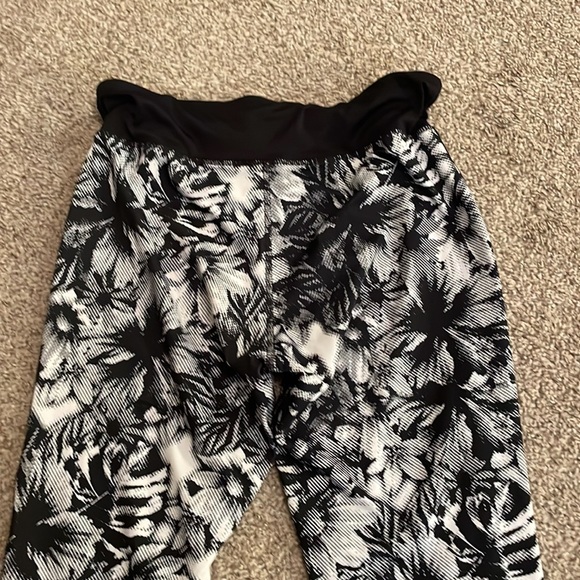 Energie fun print cropped leggings/yogas size L. - Picture 4 of 4